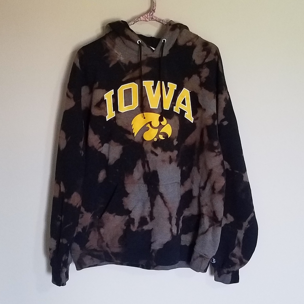 Iowa Hawkeye Bleach Dye Hoodie. Size XL